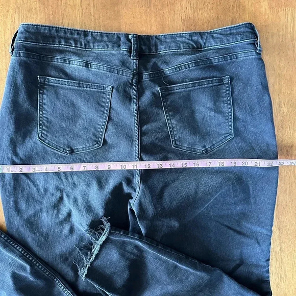 We The Free CRVY Black Skinny Jean with Frayed Hem - Picture 6 of 7